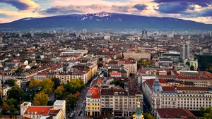 Nu doar românii pleacă din Spania: „exodul” unei alte comunități lasă goluri pe piața muncii