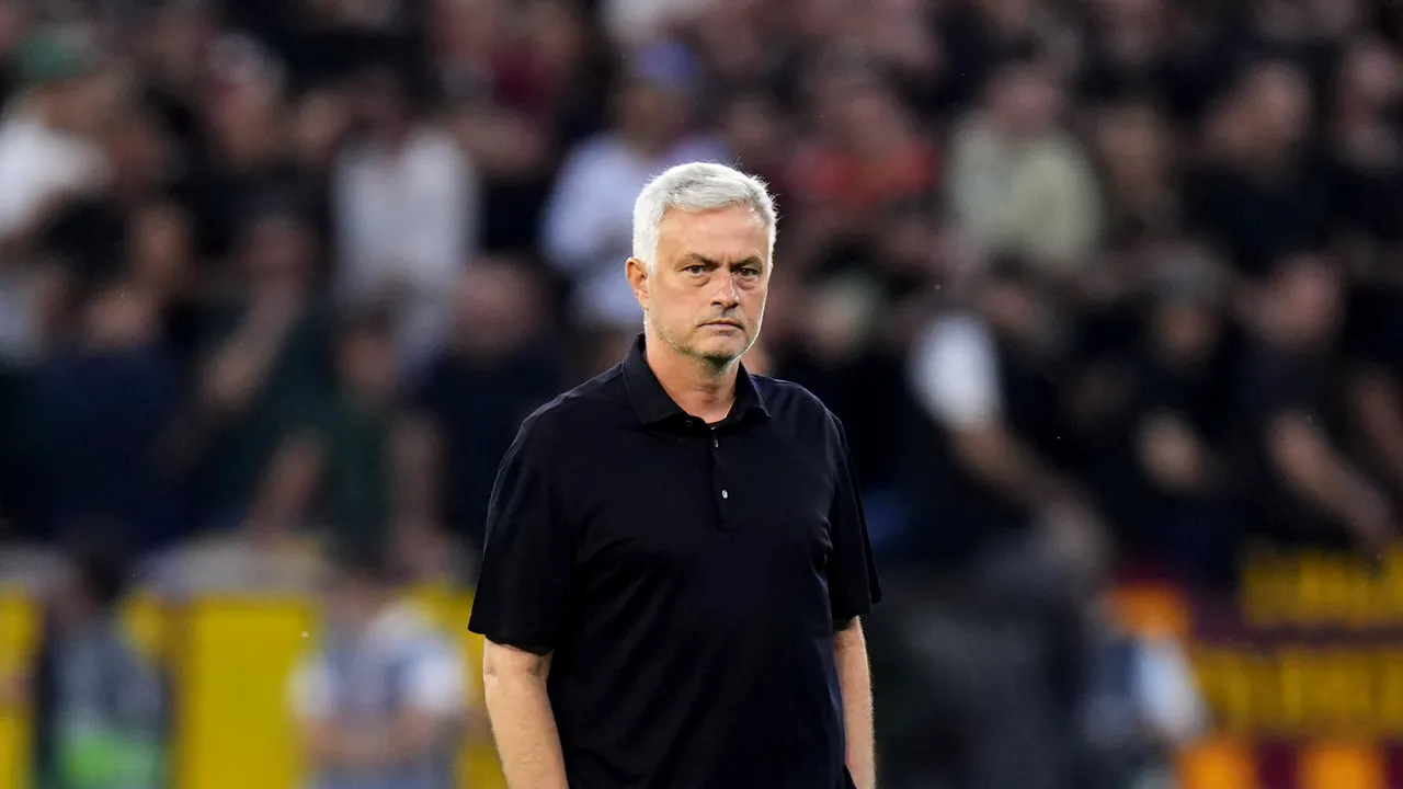 UEFA l-a suspendat pe Mourinho patru meciuri pentru limbaj abuziv la adresa arbitrului Anthony Taylor
