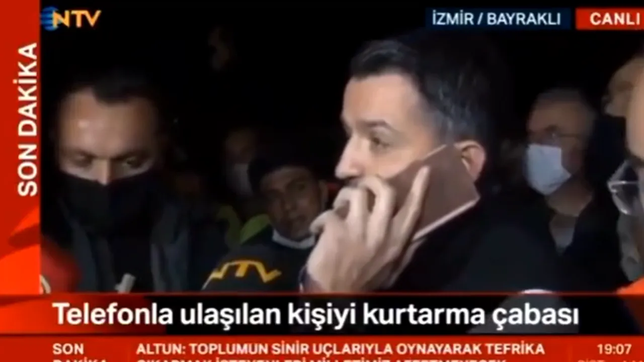 Imaginile groazei după cutremur, în Izmir, Turcia: Un ministru turc vorbeşte cu o persoană prinsă sub dărâmături/ Medicii aşteaptă victimele, aliniaţi în faţa spitalului