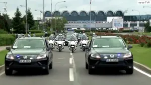 Papa Francisc, aşteptat de mii de români pe traseul de la aeroport către Palatul Cotroceni | FOTO, VIDEO