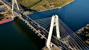 Circulaţia autovehiculelor cu MTMA ≥ 5 tone pe podul de la Agigea este interzisă până în septembrie