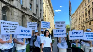 Protest după decesul lui Andrei Marius Drăgan, adolescentul lăsat să moară într-un spital din Târgu Jiu