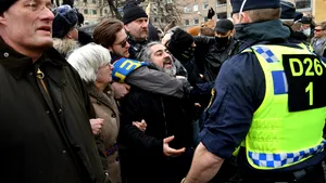 Protest în Stockholm, organizat sâmbătă. Poliţia suedeză a dispersat o demonstraţie a nemulţumiţilor faţă de restricţii