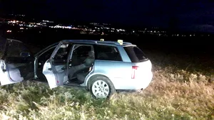 Un poliţist, transportat în stare gravă la spital după ce s-a împuşcat în cap cu pistolul din dotare | FOTO