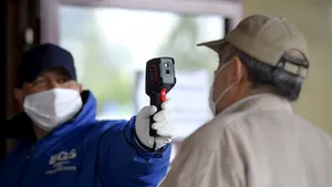 Ordinul privind măştile de protecţie: triajul epidemiologic nu colectează date personale, dar sunt instituţii care îţi cer să completezi formulare