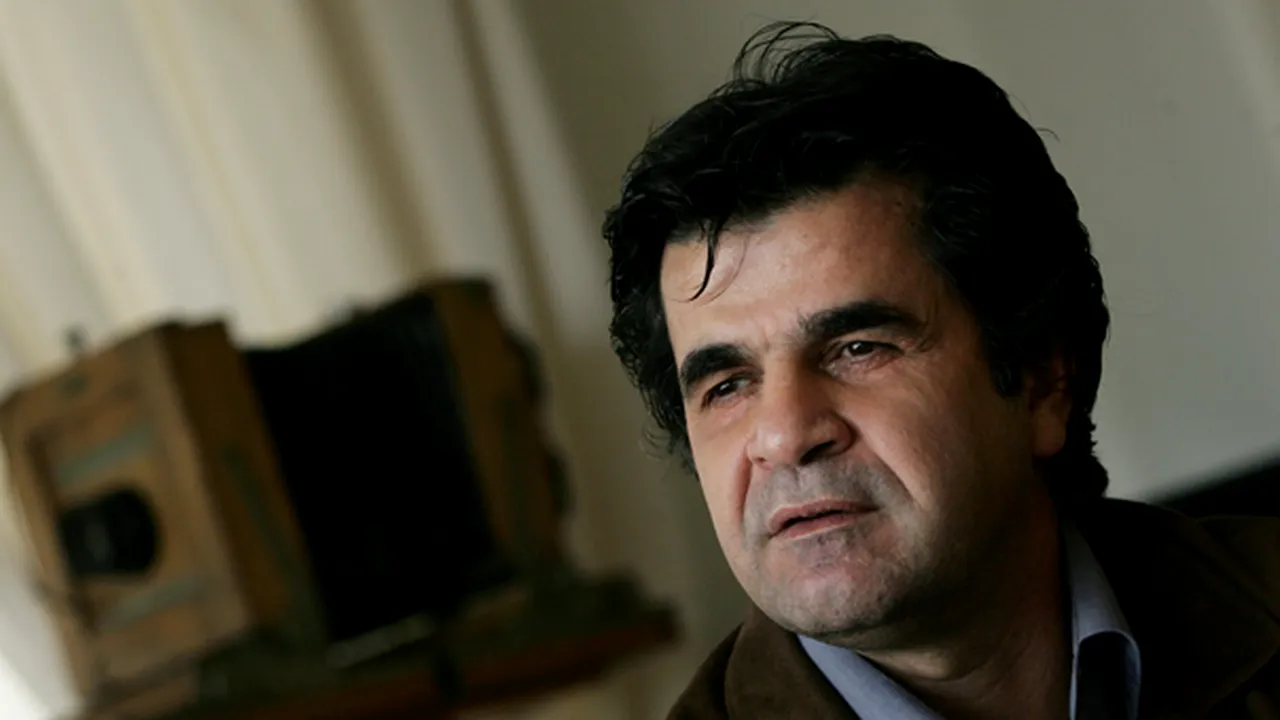 Iran: Cineastul Jafar Panahi şi familia sa au fost arestaţi