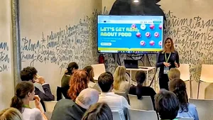 Programele educaţionale ajută femeile fermier să îmbunătăţească producţia de alimente