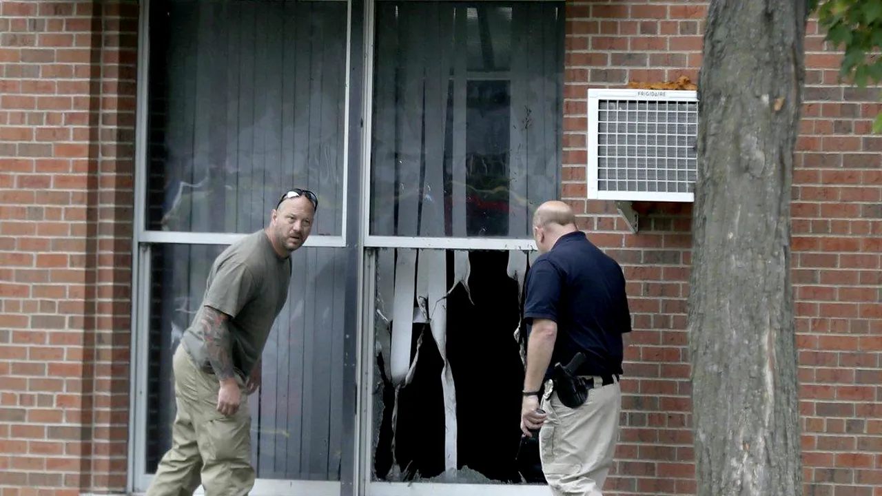 FOTO | Un dispozitiv exploziv improvizat a fost detonat la o moschee din Minneapolis
