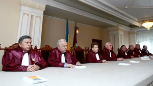 Moţiunea de cenzură, discutată luni de Curtea Constituţională