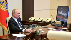 COMENTARIU Lelia Munteanu: Aniversarea Bătrânei Doamne, compromisă de nepoţii apocaliptici