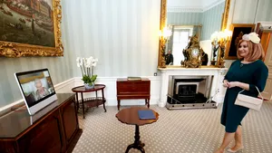 Noul ambasador al României la Londra. Laura Popescu i-a prezentat reginei Elisabeta a II-a scrisorile de acreditare