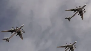 Avioane americane au interceptat bombardiere ruse în largul coastelor din Alaska şi California