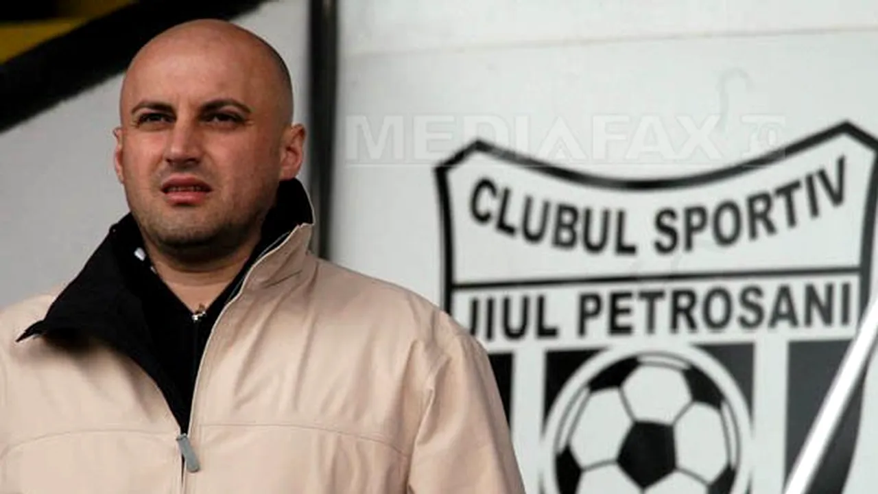Percheziţii la Clubul Sportiv Jiul Petroşani, în biroul omului de afaceri Alin Simota. DIICOT: Simota, liderul unei grupări care şantaja oameni de afaceri din Hunedoara