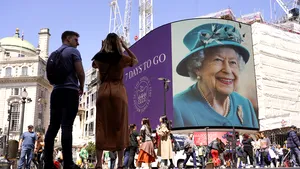 Cel puţin două persoane au întrerupt parada militară a reginei Elisabeta