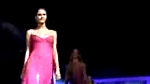 Şase designeri italieni şi-au prezentat creaţiile la Mamaia (Video)