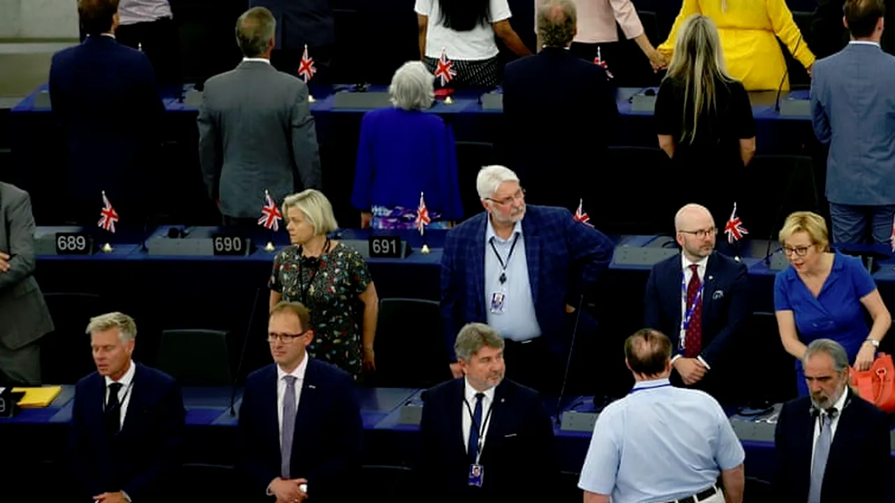 Scenă INCREDIBILĂ la Strasbourg: Europarlamentarii Brexit s-au întors cu spatele în timpul intonării imnului Uniunii Europene | VIDEO
