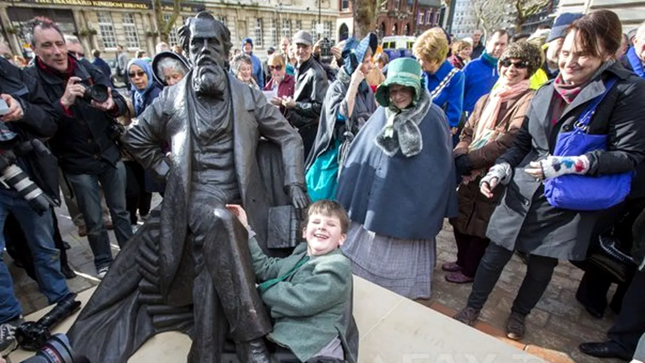 Biroul lui Charles Dickens va intra în circuitul expoziţional, graţie unei finanţări publice