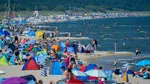 Decizie controversată în Sardinia: persoanele între 10 și 65 de ani nu mai au voie cu umbrele pe plajă