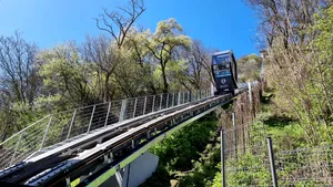 Noua telecabină care asigură accesul la Cetatea Devei a fost inaugurată vineri