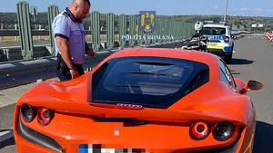 Bolid de lux, surprins pe Autostrada A1 Deva - Nădlac cu 230 km/oră