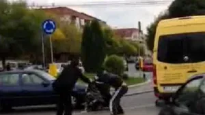 Anchetă a Poliţiei după ce patru bărbaţi s-au luat la bătaie într-un sens giratoriu din Craiova - VIDEO