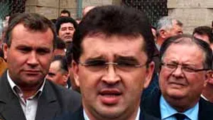 Oprişan îşi înduioşează electoratul