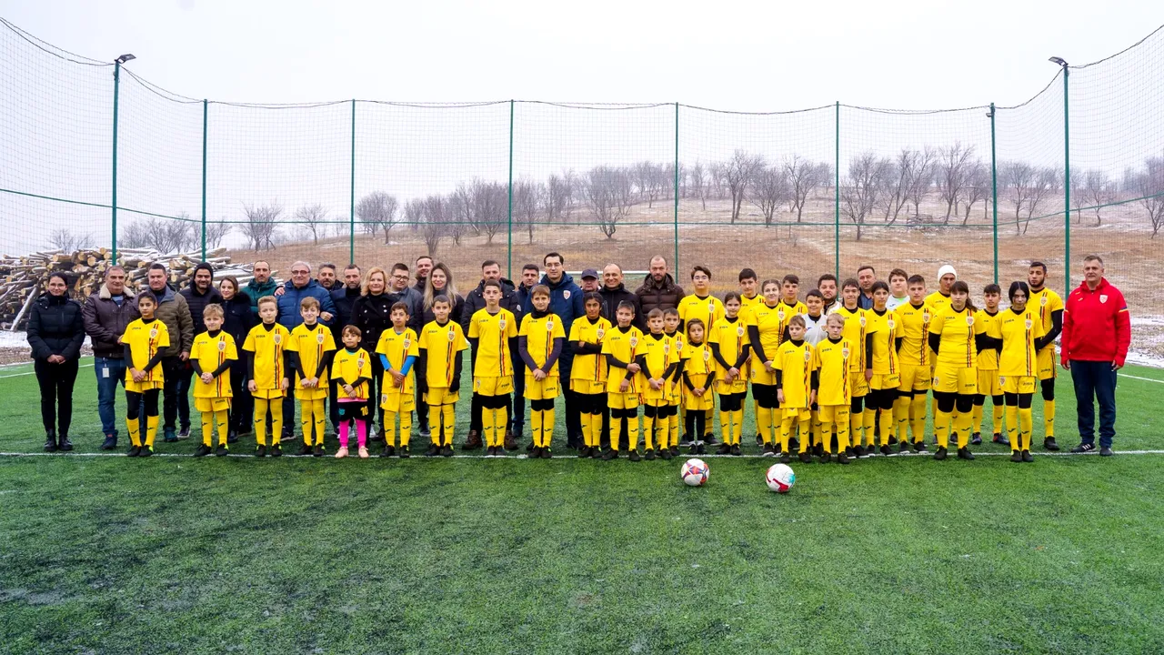 Autoklass alături de partenerii săi a inaugurat primul teren de fotbal 
