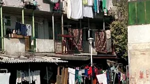 Cluj: Amenzi pentru scuturatul păturilor pe geam sau uscarea rufelor la vedere