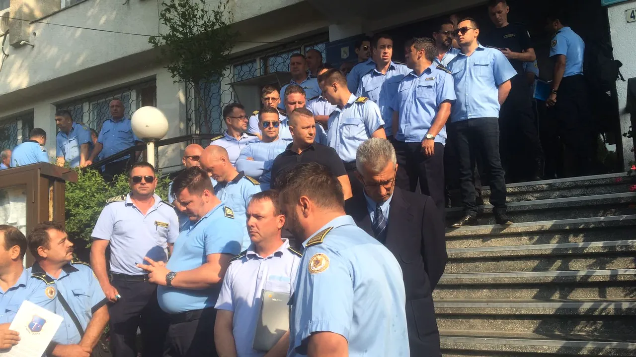 Sindicat: Premierul a promis că majorarea de până la 15% va fi acordată angajaţilor din penitenciare