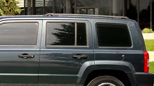 Un bebeluş a murit după ce a fost uitat de tatăl său în maşină