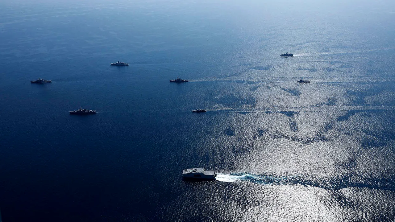 Premieră: Indonezia şi Rusia fac exerciţii navale în estul insulei Java