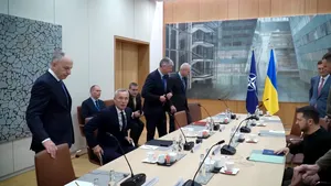Zelenski, primit la sediul NATO de Stoltenberg şi Geoană