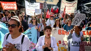 Argentinienii protestează pentru creșterea finanțării educației și asistenței medicale