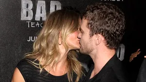 Cameron Diaz, sărut pe covorul roşu cu fostul iubit Justin Timberlake - VIDEO