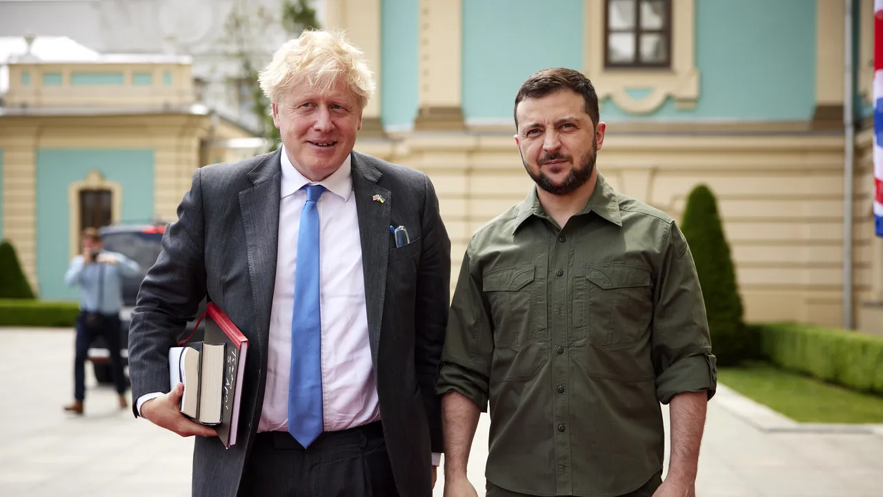 Boris Johnson acuză NATO că ignoră lecţiile istoriei. Fostul premier afirmă că ezitarea alianţei în privinţa Ucrainei îl va încuraja pe Putin