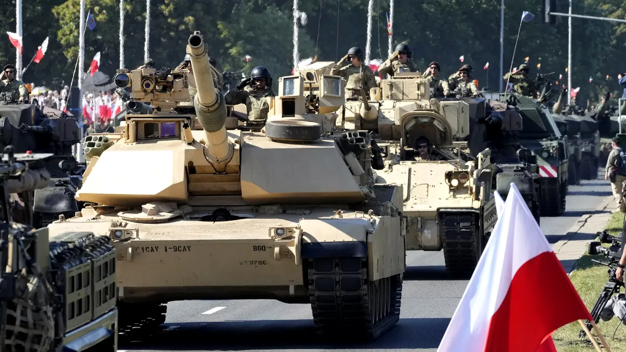 Polonia desfăşoară cea mai mare paradă militară din Europa din ultimele decenii pe măsură ce norii războiului plutesc asupra continentului 