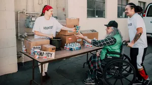 Cercetătorii au descoperit o metodă neobișnuită de a-i face pe oameni mai amabili