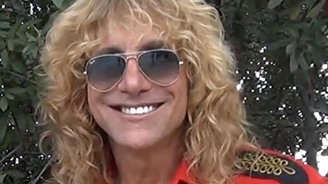 Un star al formaţiei Guns N' Roses, spitalizat după ce s-a înjunghiat în abdomen