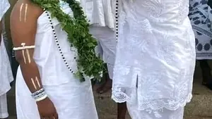 Un preot de 63 de ani a stârnit indignare în Ghana căsătorindu-se cu o copilă de 12 ani