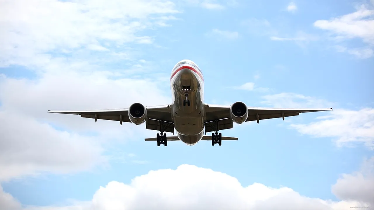 Patru aeronave mari, deviate spre Aeroportul Otopeni din cauza conflictului din Pakistan