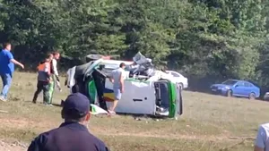 VIDEO Accident la Raliul de la Iaşi. Pilotul Simone Tempestini şi copilotul său Sergiu Itu s-au rostogolit cu maşina 