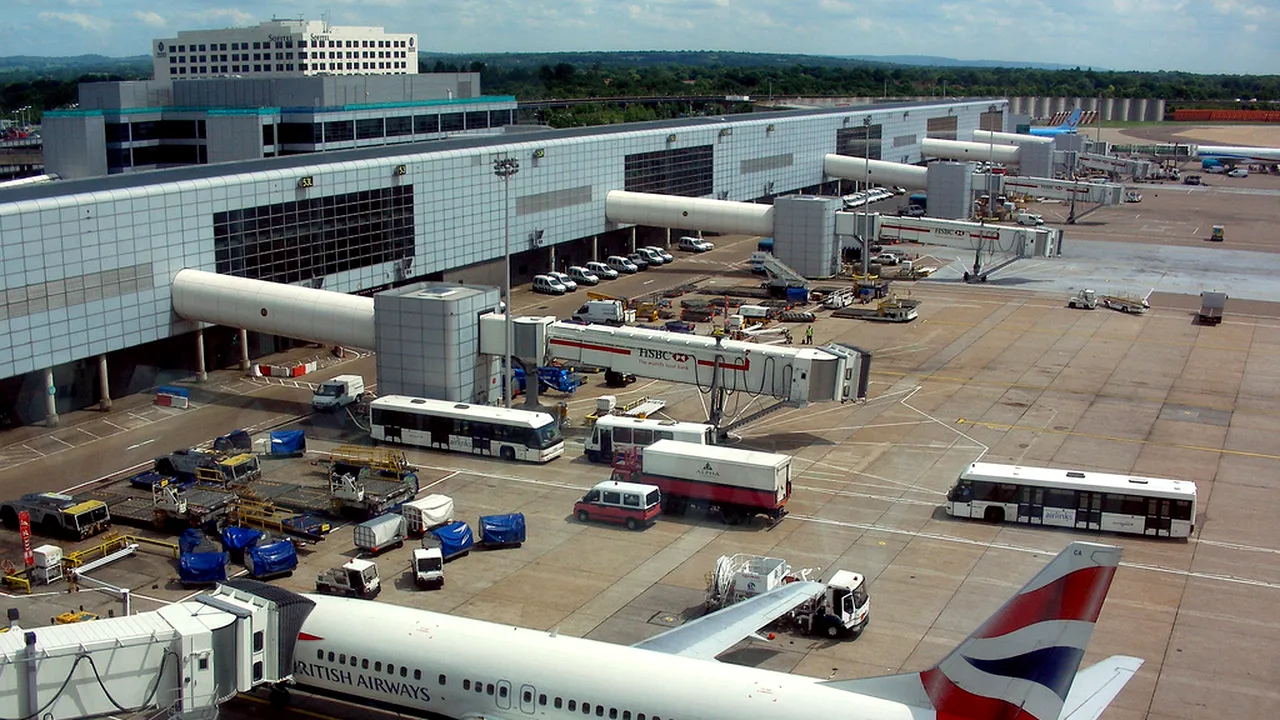 Un suspect de 18 ani, arestat pe un aeroport din Marea Britanie, pentru activităţi teroriste