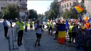 Protest în Botoşani faţă de starea proastă a infrastructurii: Zeci de şoferi cer autostrăzi/ 
