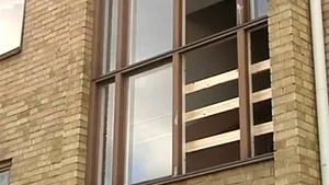 Un nou INCIDENT în Suedia: 19 tineri imigranţi au atacat un centru de refugiaţi, pe motiv că nu au primit dulciuri. Personalul instituţiei s-a baricadat înăuntru. FOTO, VIDEO