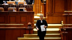 Teo Trandafir a vorbit în premieră în plen, pentru a mulţumi la adoptarea cupoanelor de creşă