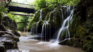GALERIE FOTO Cea mai frumoasă cascadă din lume poate fi admirată în siguranţă,după amenajări eco-turistice