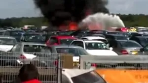 Cel puţin patru morţi după ce un avion de dimensiuni medii s-a prăbuşit în apropiere de Londra - VIDEO