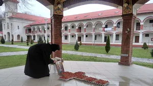 Povestea de Paşte a lui Liviu Dragnea. După trei zile de post, liderul PSD a fost, alături de copii, la o mănăstire celebră: Este un loc pe care îl consider special