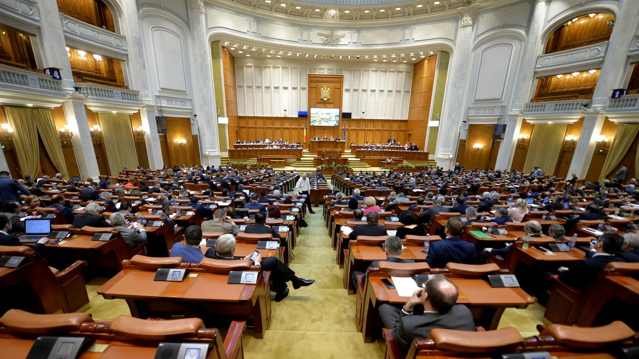 SCANDAL în Parlament: MAJORAREA alocaţiei pentru copii rămâne valabilă, dar se schimbă sursa de finanţare. Dragnea: Amendamentul, demagogic/ Deficitul bugetar creşte la 2,76%