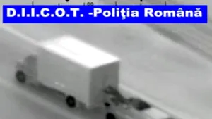 Percheziţii pentru prinderea a 15 hoţi din camioane. Hoţii furau din TIR-urile în mers, noaptea. Un membru al clanului Cămătarilor, implicat în gruparea infracţională - VIDEO